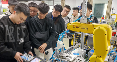 馬來學(xué)子衢職留學(xué)行 數(shù)字文化創(chuàng)意軟件開發(fā)中的中國現(xiàn)代工業(yè)文明與傳統(tǒng)文化交融